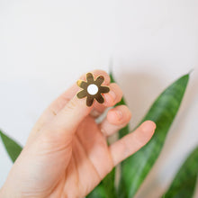 Load image into Gallery viewer, Minimal Daisy Enamel Pin