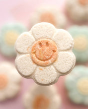 Load image into Gallery viewer, Happy Daisy Bath Bomb