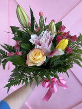 Load image into Gallery viewer, Small Wrapped Bouquet