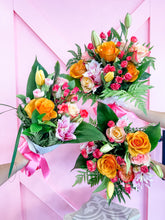 Load image into Gallery viewer, Small Wrapped Bouquet