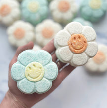 Load image into Gallery viewer, Happy Daisy Bath Bomb