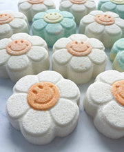 Load image into Gallery viewer, Happy Daisy Bath Bomb