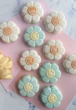 Load image into Gallery viewer, Happy Daisy Bath Bomb