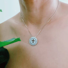 Load image into Gallery viewer, Shine Circle Cross Necklace
