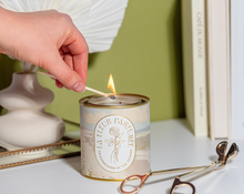 Load image into Gallery viewer, La Fleur Hamptons Tin Candle

