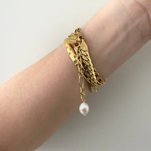 Load image into Gallery viewer, Stars bangle 18k gold plated stainless steel zirconia layer
