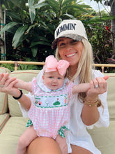 Load image into Gallery viewer, Mommin' - Vintage Trucker Hat

