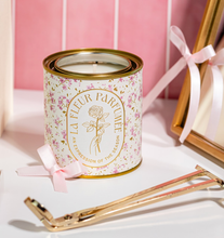 Load image into Gallery viewer, La Fleur Coquette Bouquet Soy Candle
